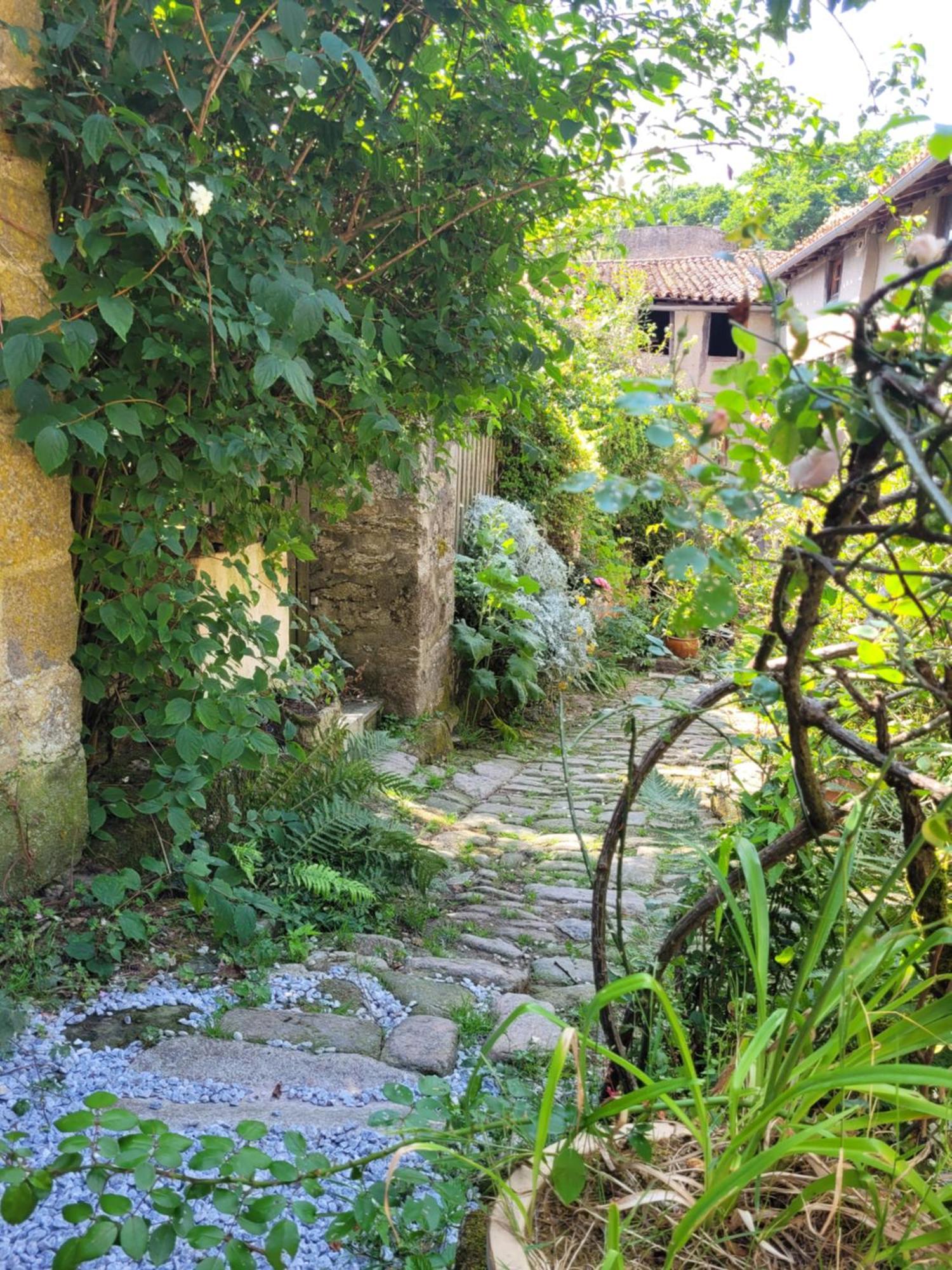 Bed and Breakfast La Cressonniere Parthenay Habitación foto